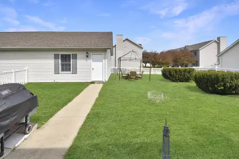 Exterior - 906 Bull St, Normal, IL 61761 photo 2 of 3