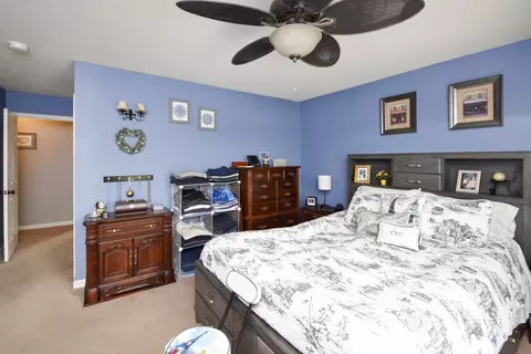 Bedroom - 906 Bull St, Normal, IL 61761 photo 2 of 4