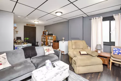 Living - 906 Bull St, Normal, IL 61761 photo 3 of 4