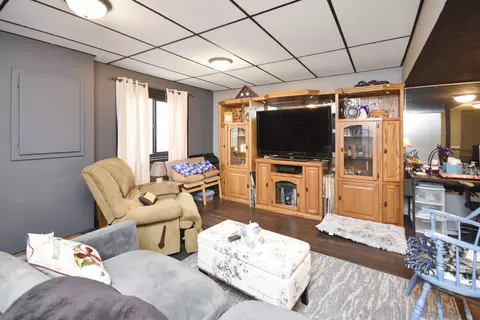 Living - 906 Bull St, Normal, IL 61761 photo 2 of 4