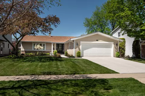 1110 S Sprucewood Dr, Mount Prospect, IL 60056