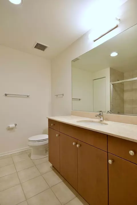 Bath - 65 E Monroe St #4420, Chicago, IL 60603 photo 2 of 3