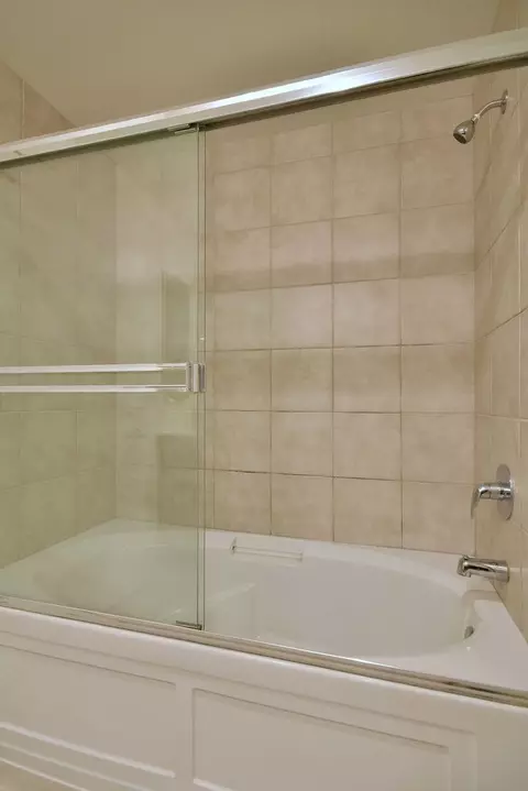 Bath - 65 E Monroe St #4420, Chicago, IL 60603 photo 3 of 3