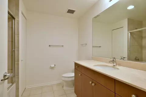 Bath - 65 E Monroe St #4420, Chicago, IL 60603 photo 1 of 3