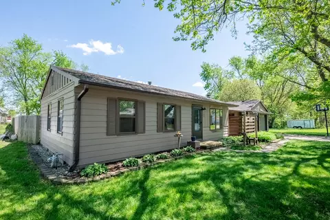 109 N West St, Downs, IL 61736 photo 3