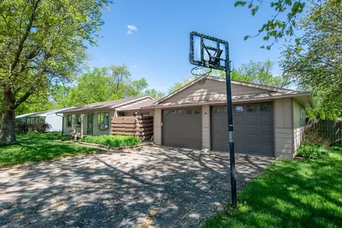 109 N West St, Downs, IL 61736 photo 4