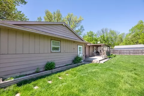109 N West St, Downs, IL 61736 photo 2