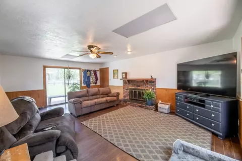 109 N West St, Downs, IL 61736 photo 26