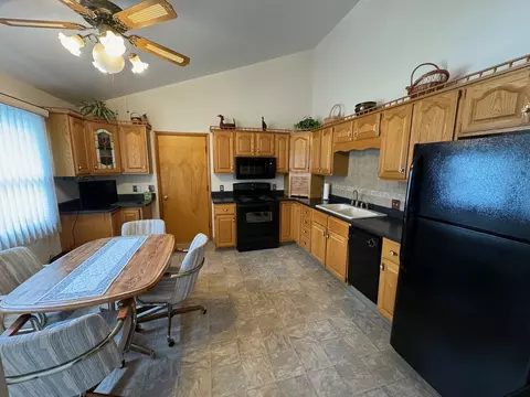 1102 S Hill Dr, Dixon, IL 61021 photo 5