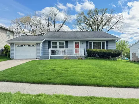 1102 S Hill Dr, Dixon, IL 61021