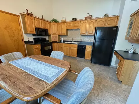 1102 S Hill Dr, Dixon, IL 61021 photo 2