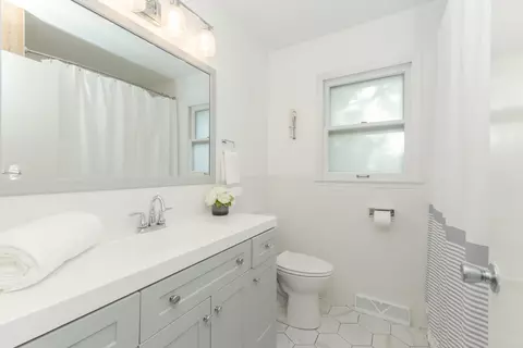 Bath - 206 Foster Dr, Normal, IL 61761 photo 2 of 3