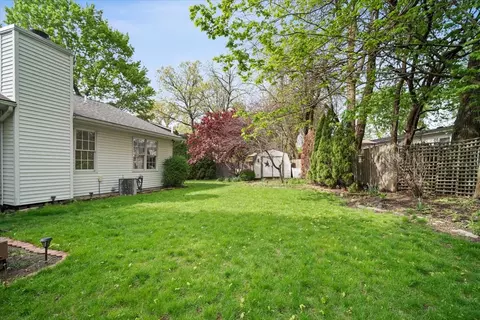 Exterior - 2512 Timberview Dr, Bloomington, IL 61701 photo 6 of 7