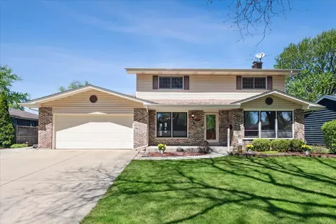 730 E Balsam Ln, Palatine, IL 60074