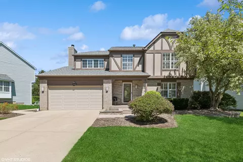 1083 Regency Ln, Carol Stream, IL 60188