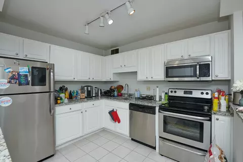Kitchen - 211 E Ohio St #1014, Chicago, IL 60611 photo 3 of 3