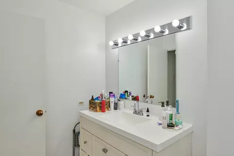 Bath - 211 E Ohio St #1014, Chicago, IL 60611 photo 2 of 2