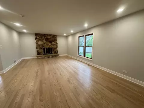 5504 Deerfield Ln, Rolling Meadows, IL 60008 photo 8