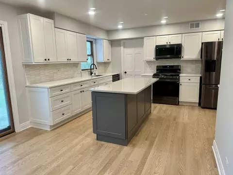 5504 Deerfield Ln, Rolling Meadows, IL 60008 photo 3