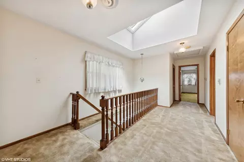 Entry Way - 409 N Macarthur Blvd, Mount Prospect, IL 60056 photo 1 of 1