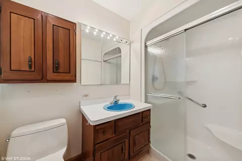 Bath - 409 N Macarthur Blvd, Mount Prospect, IL 60056 photo 1 of 3