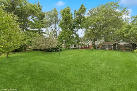Exterior - 409 N Macarthur Blvd, Mount Prospect, IL 60056 photo 6 of 7