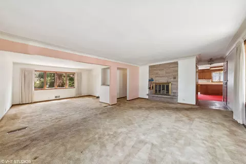 Living - 409 N Macarthur Blvd, Mount Prospect, IL 60056 photo 2 of 4