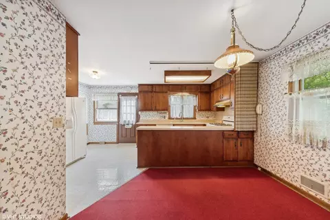 Kitchen - 409 N Macarthur Blvd, Mount Prospect, IL 60056 photo 1 of 3