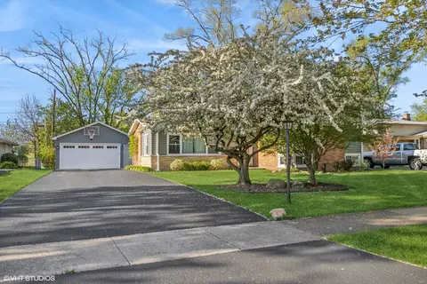 335 W Cheryl Ln, Palatine, IL 60067