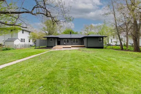 Exterior - 711 N School St, Normal, IL 61761 photo 9 of 17