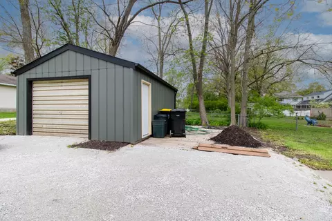 Exterior - 711 N School St, Normal, IL 61761 photo 13 of 17