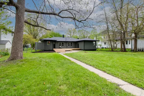 Exterior - 711 N School St, Normal, IL 61761 photo 10 of 17