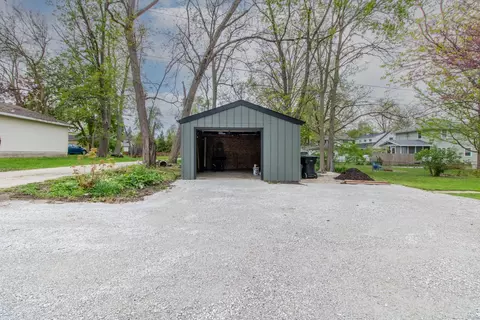 Exterior - 711 N School St, Normal, IL 61761 photo 12 of 17