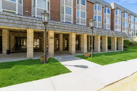 2500 Windsor Mall #1C, Park Ridge, IL 60068