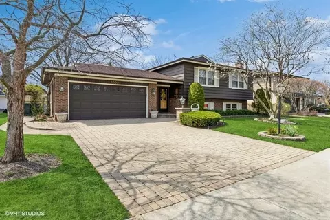 1002 S Lancaster St, Mount Prospect, IL 60056