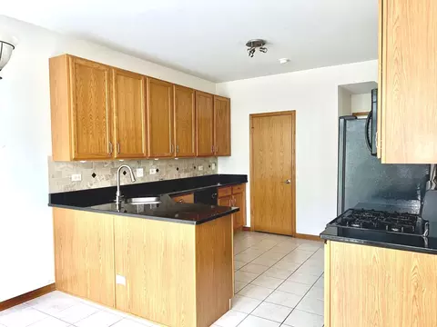 Kitchen - 1491 Millbrook Dr, Algonquin, IL 60102 photo 1 of 2