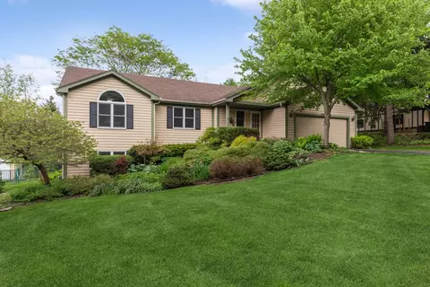 1211 Cardinal Dr, Algonquin, IL 60102