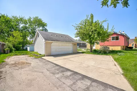 Exterior - 12 Eureka Dr, Lemont, IL 60439 photo 4 of 5