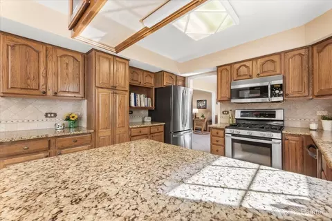 Kitchen - 1196 Buttercup Ln, Bartlett, IL 60103 photo 4 of 5