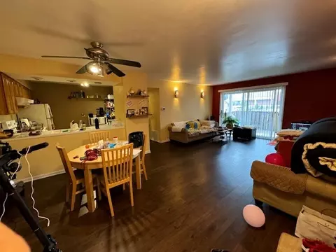 Living - 1802 Plum Grove Rd #1D, Rolling Meadows, IL 60008 photo 2 of 3