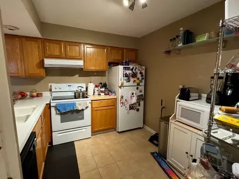 Kitchen - 1802 Plum Grove Rd #1D, Rolling Meadows, IL 60008 photo 2 of 2