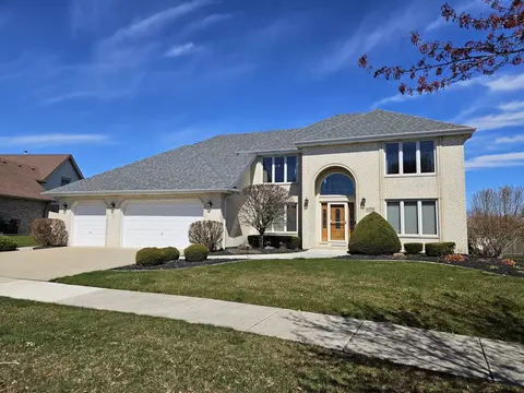 9236 Greenwood Dr, Tinley Park, IL 60487