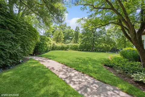 Exterior - 828 Bluff St, Glencoe, IL 60022 photo 4 of 4
