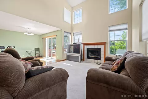 2086 Constitution Ct, Aurora, IL 60506 photo 3