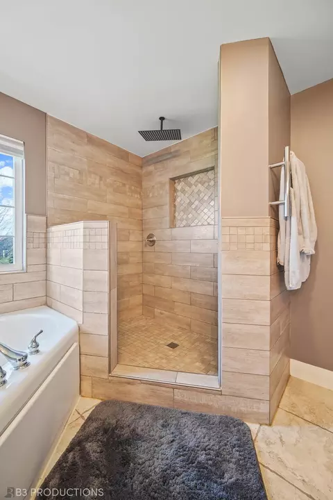Bath - 1917 Crosswind Dr, Plainfield, IL 60586 photo 3 of 5