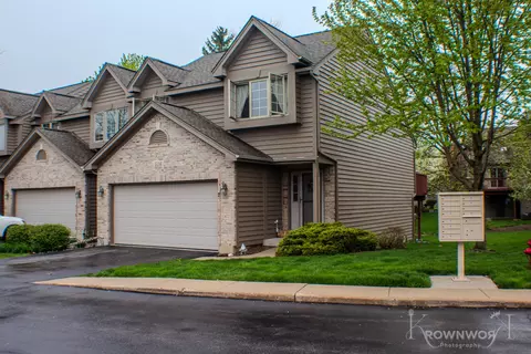 516 Silver Aspen Cir, Crystal Lake, IL 60014