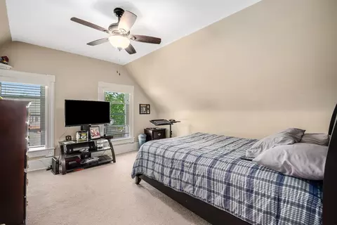 811 Cedar Ave, Elgin, IL 60120 photo 8