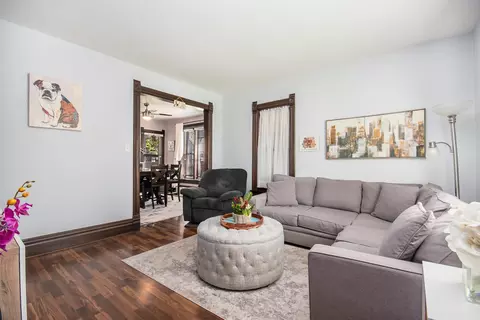 811 Cedar Ave, Elgin, IL 60120 photo 3