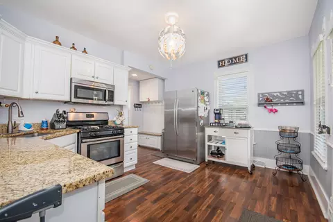 811 Cedar Ave, Elgin, IL 60120 photo 5