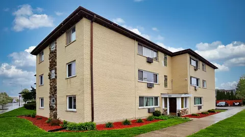 8553 Grand Ave #2W, River Grove, IL 60171